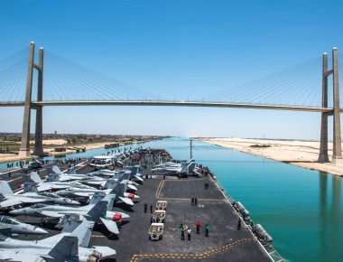 ΗΠΑ: Κατασκοπευτικά αεροσκάφη και το USS George Bush σε απόσταση «αναπνοής» από τη Συρία - Η Ρωσία προειδοποιεί